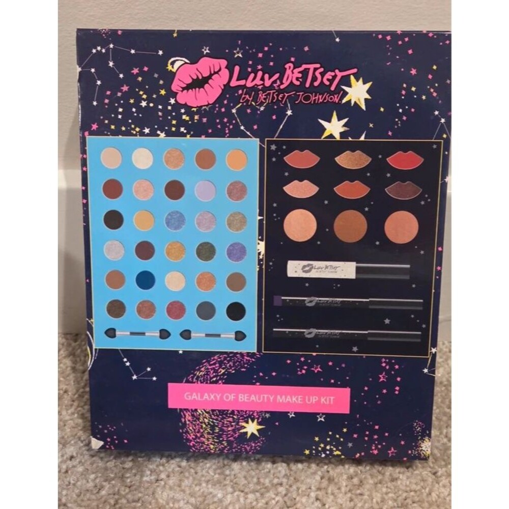 Betsey johnson galaxy of beauty make up kit
